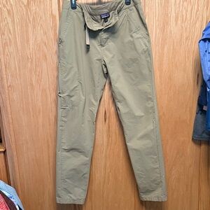 Patagonia Men's Khaki Cargo Hiking  Pants